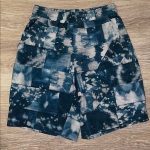 Men’s Lululemon shorts. Excellent condition